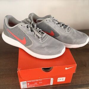 Nike Light Gray Mesh Running Shoes with Coral Swoosh
